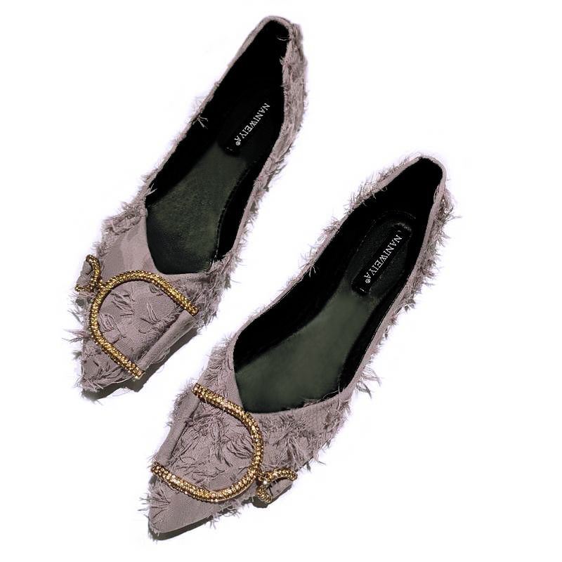 women’s pointed-toe ballet
